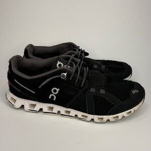 On Running Cloud 5 Shoes Women Size 8 Black White CloudTec Comfort Low Sneakers